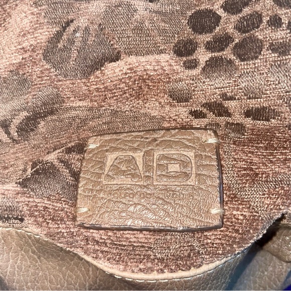 EUC Adolfo Dominguez handbag - Picture 4 of 7